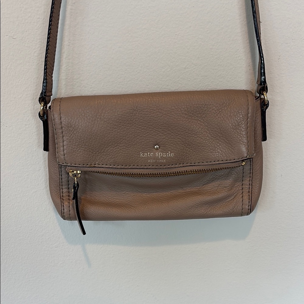Kate Spade Tan Crossbody Bag with Adjustable Strap - Super clean inside!
